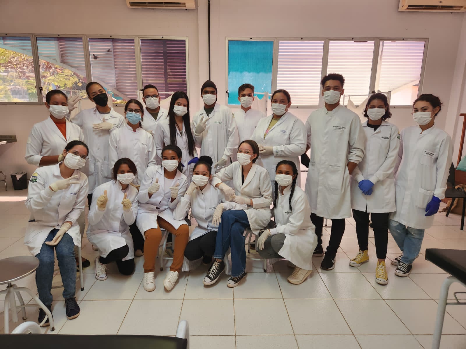 Primeira aula prática - calçamento de luvas e higiene das mãos